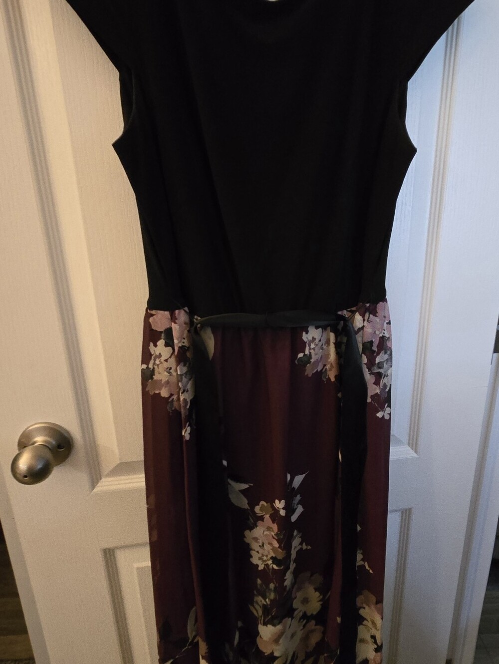 SLNY Size 10 Black Top with Burgundy Floral Maxi/Long Dress *Hemmed!*